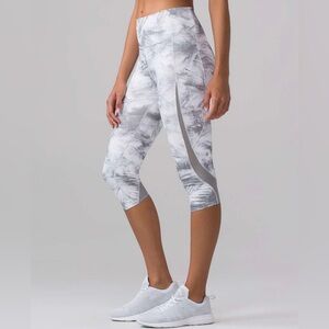 Lululemon Size 6 Cropped Leggings